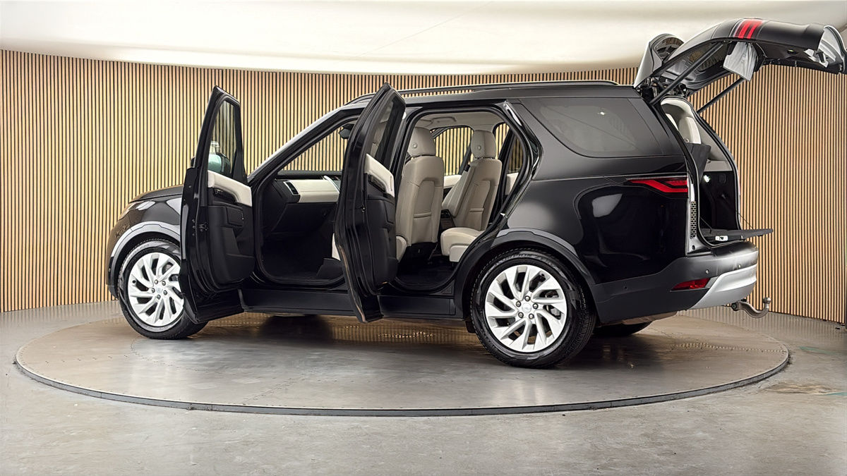 More views of Land Rover Discovery