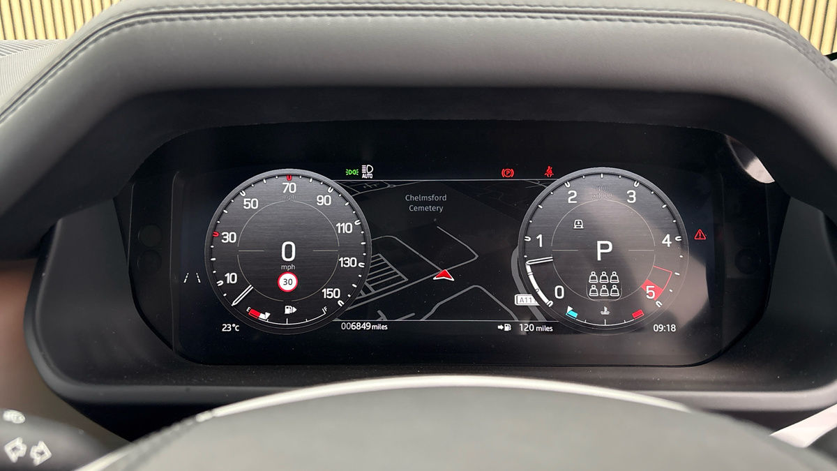 Land Rover Defender 130 Image 27