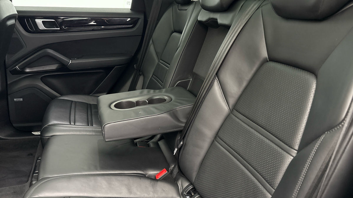 Porsche Cayenne Image 9