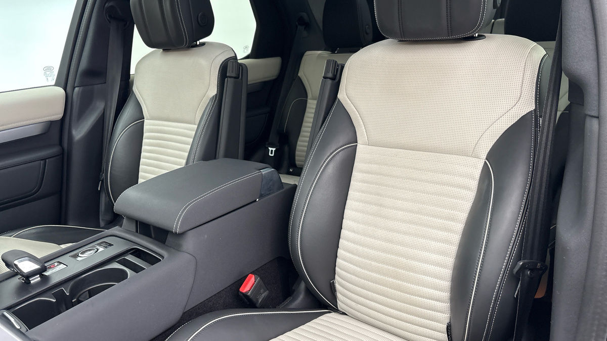 Land Rover Discovery Image 7