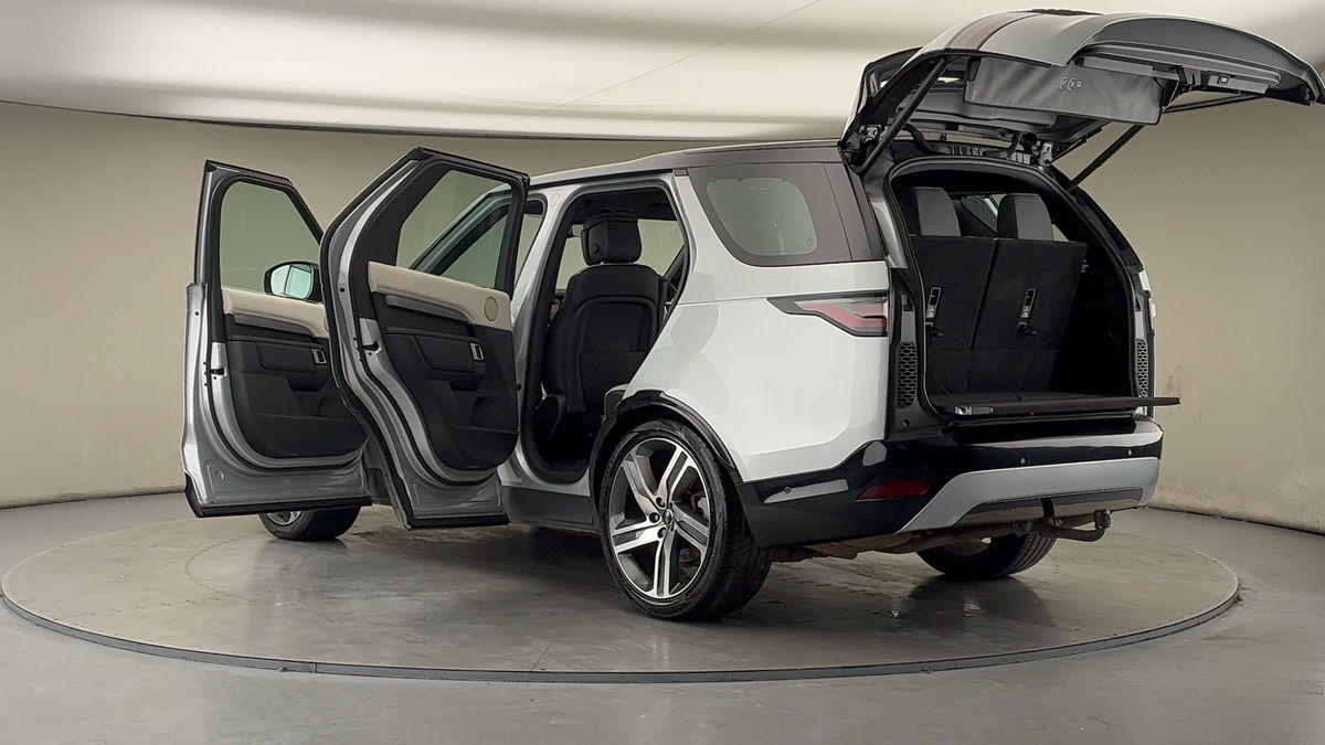 More views of Land Rover Discovery