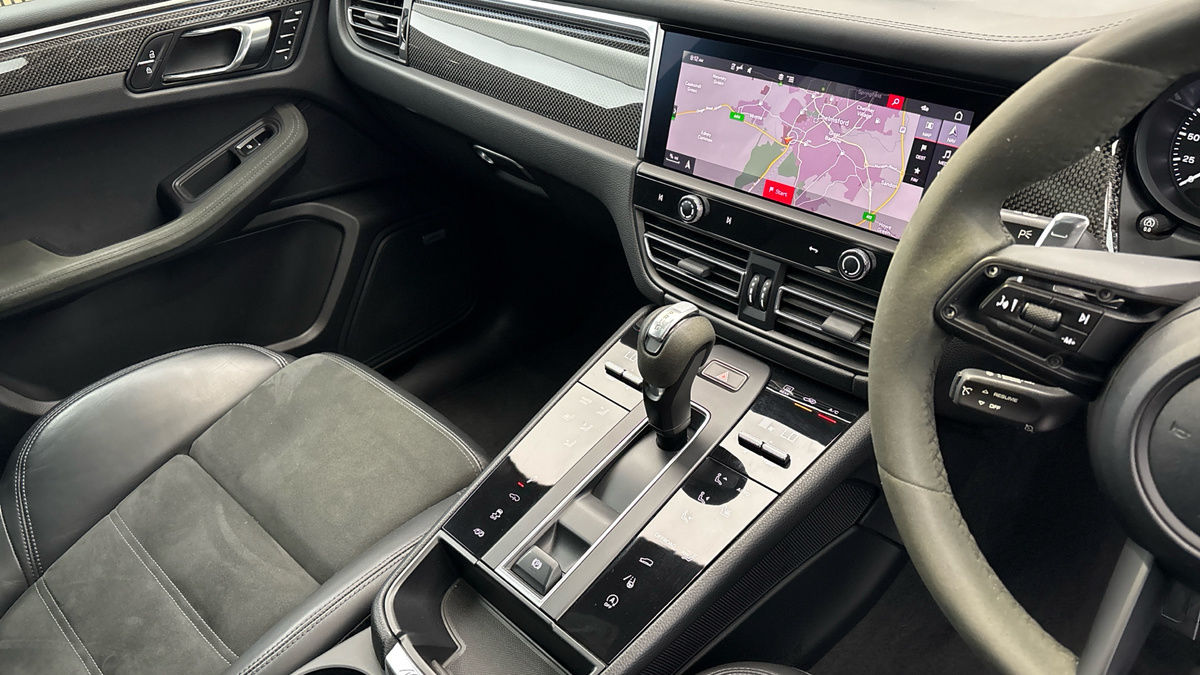 Porsche Macan Image 18