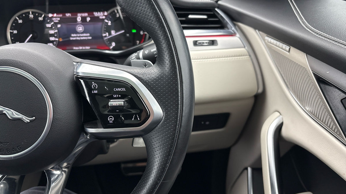 Jaguar F-PACE Image 14