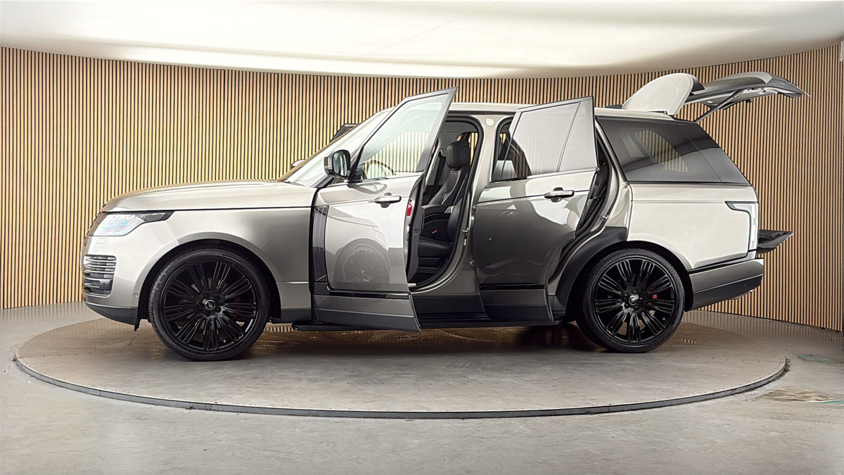 More views of Land Rover Range Rover