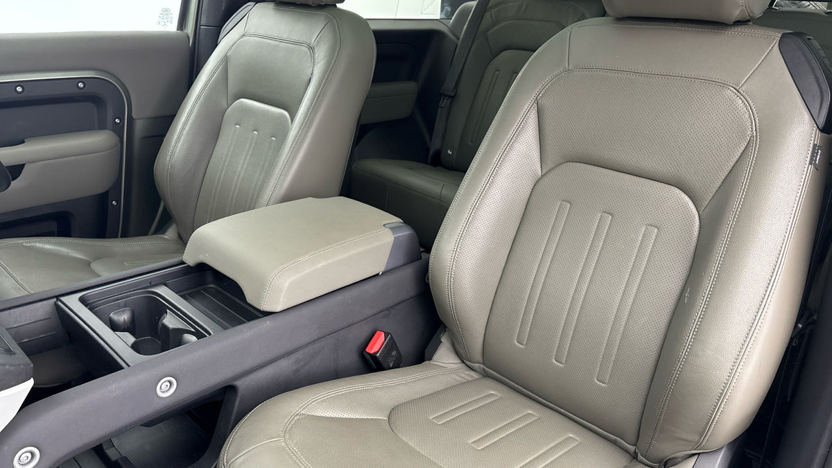 Land Rover Defender 90 Image 7