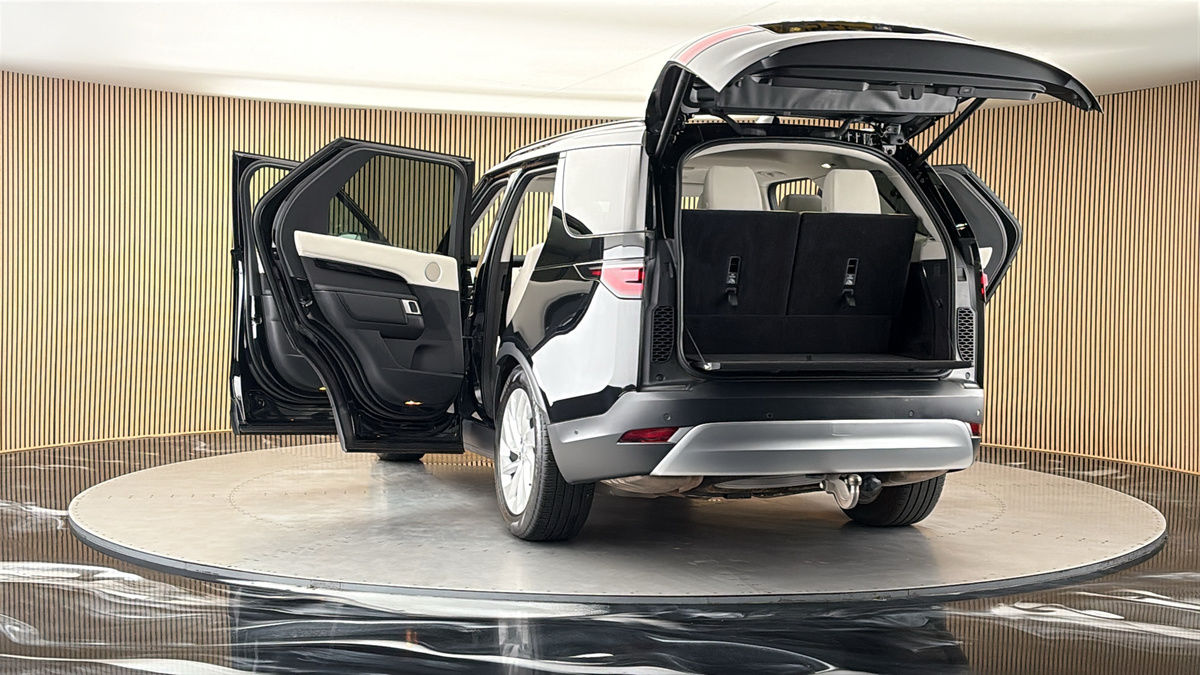 More views of Land Rover Discovery