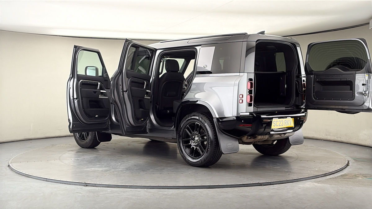 More views of Land Rover Defender 110