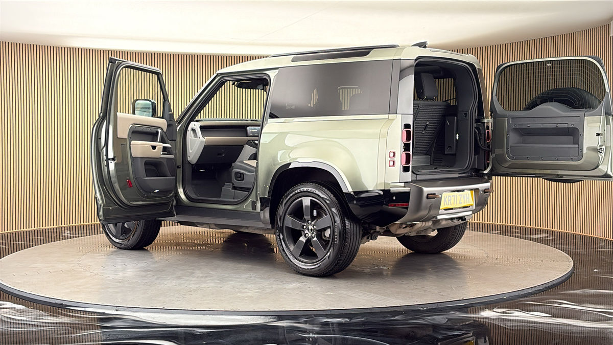 More views of Land Rover Defender 90