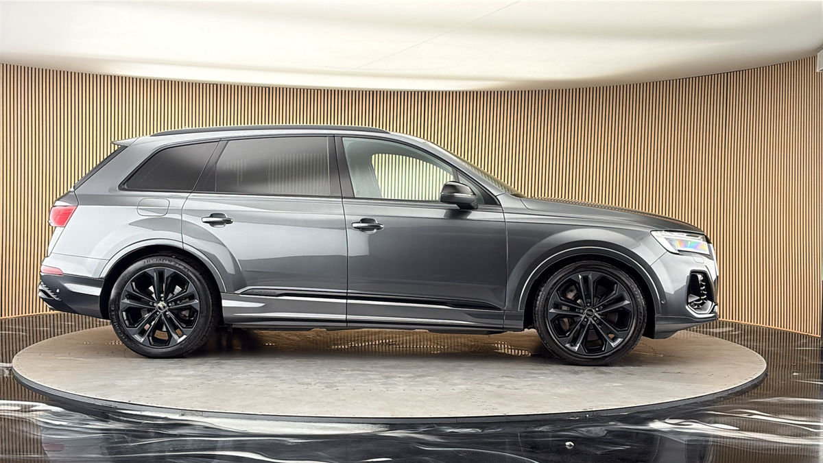 More views of Audi Q7