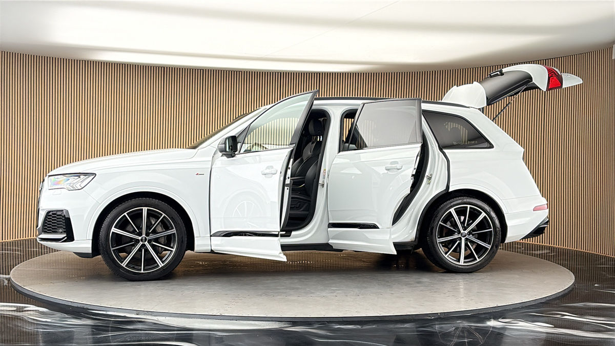 More views of Audi Q7