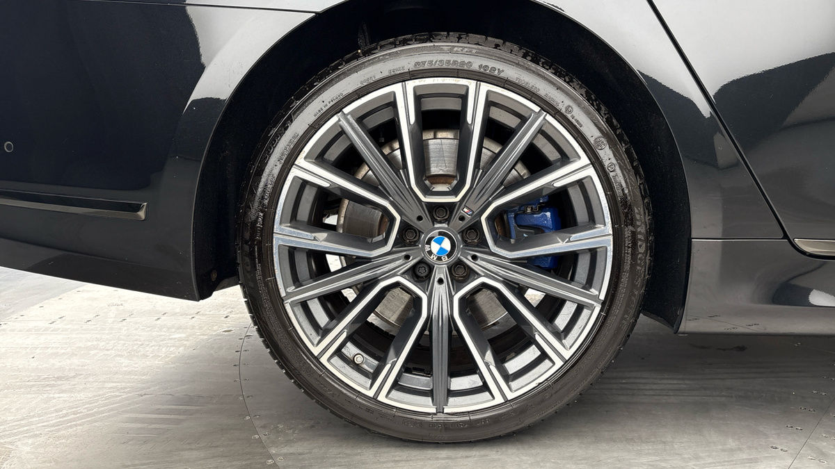 BMW 7 Series Image 10