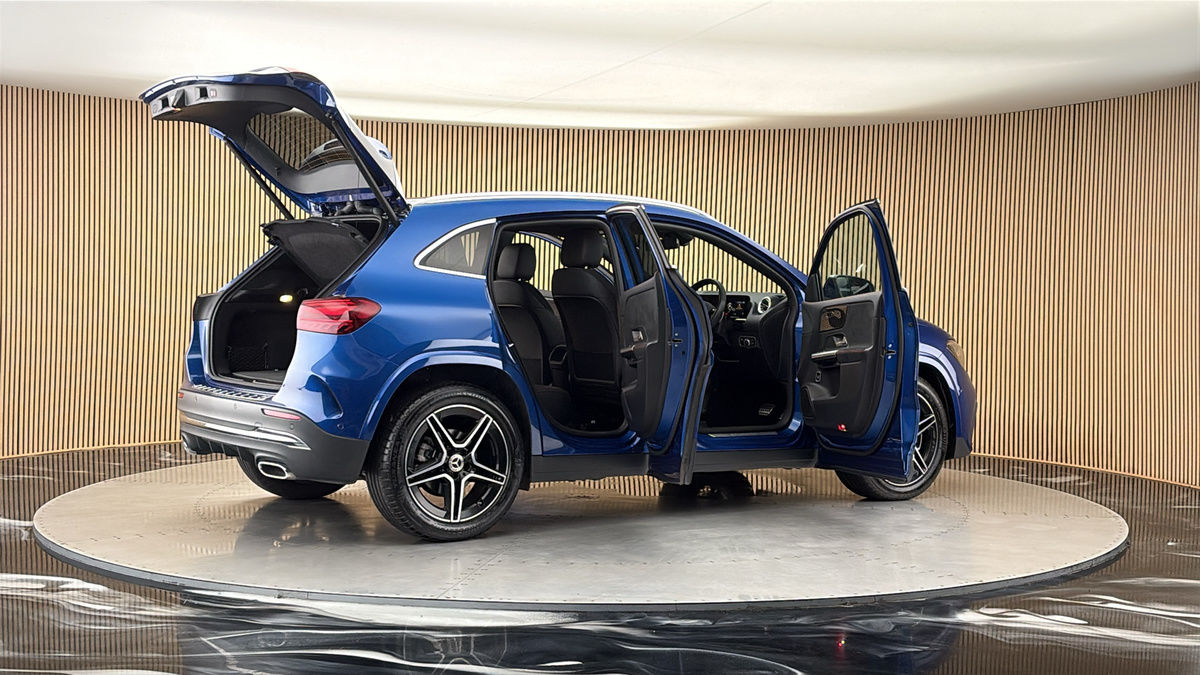 More views of Mercedes-Benz GLA