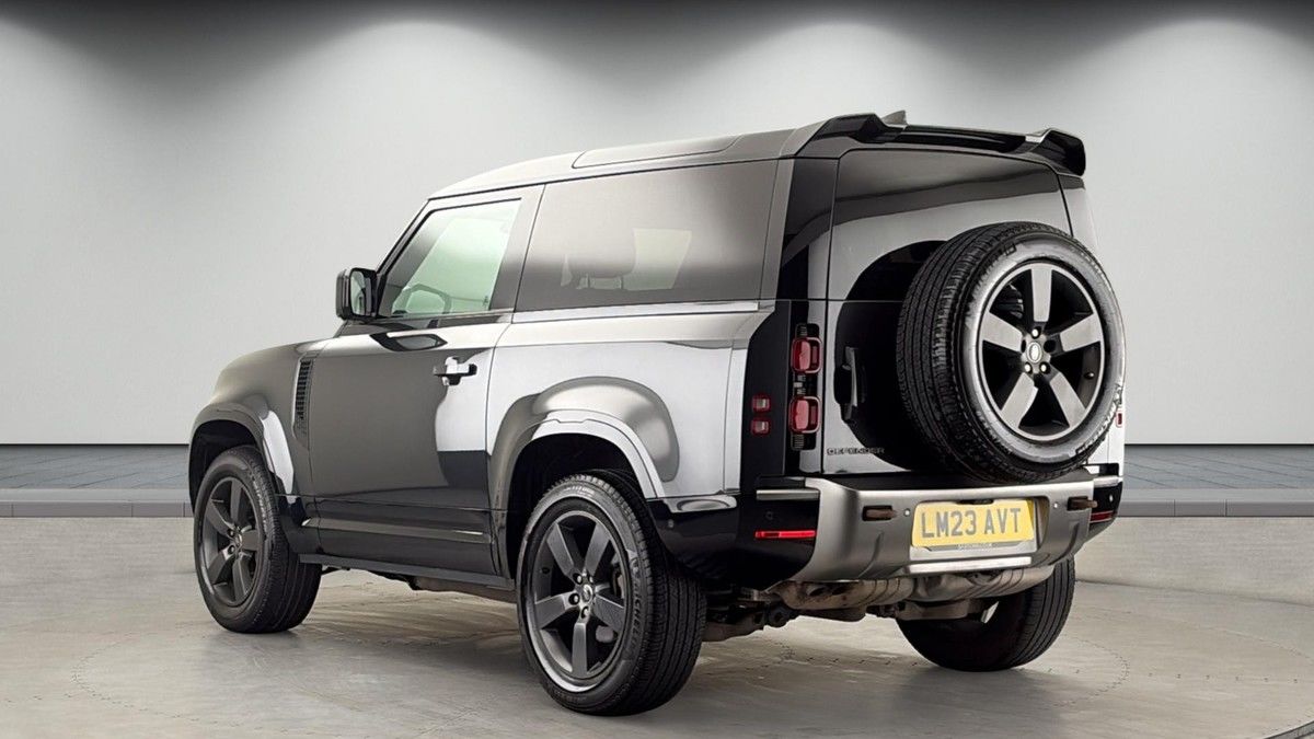 Land Rover Defender 90 Image 2