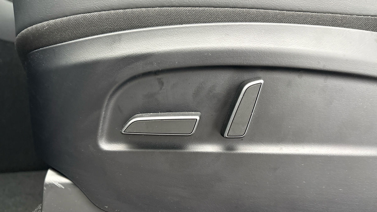 Tesla Model Y Image 37