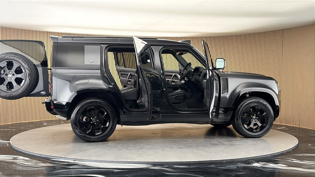 More views of Land Rover Defender 110