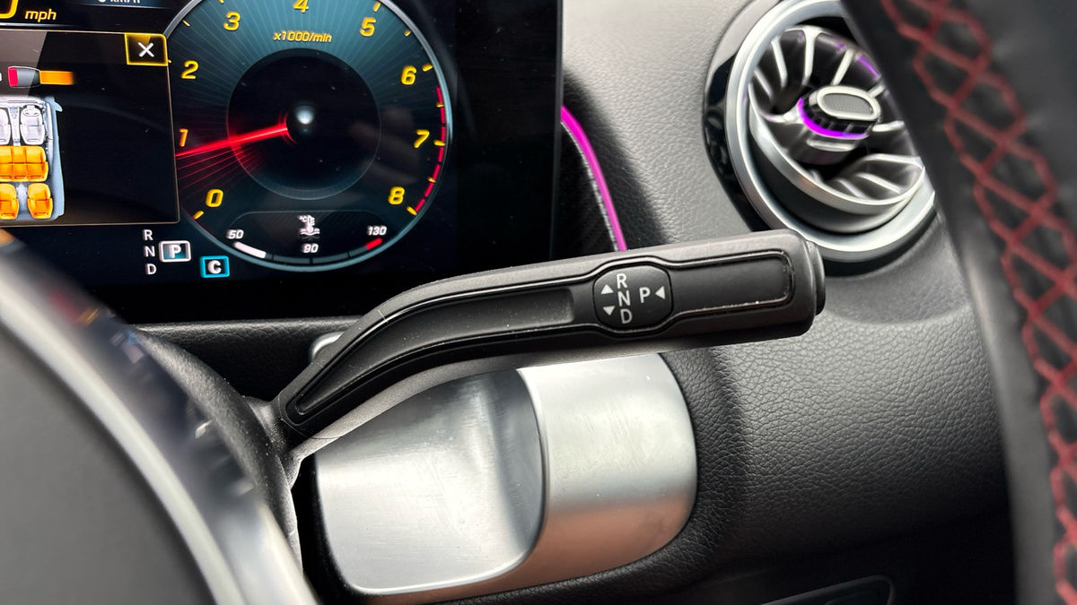 Mercedes-Benz GLB Image 31