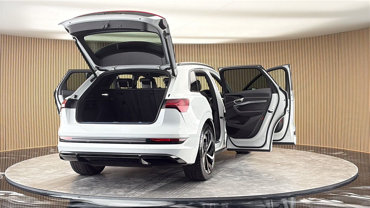 More views of Audi e-tron