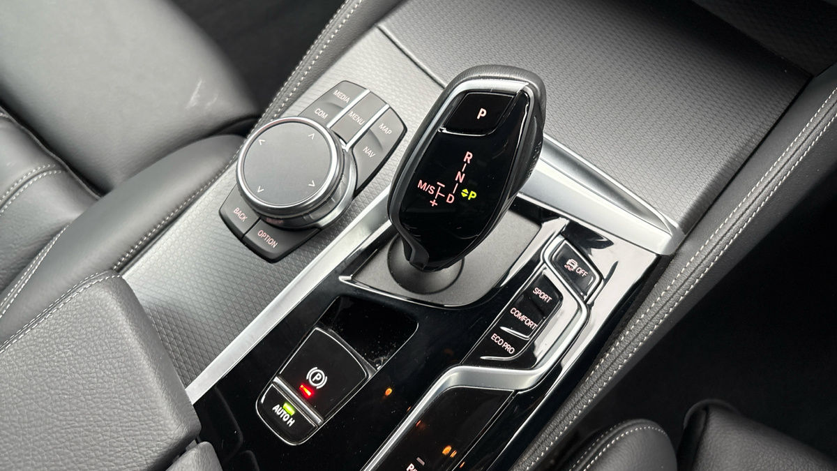 BMW 5 Series Image 6