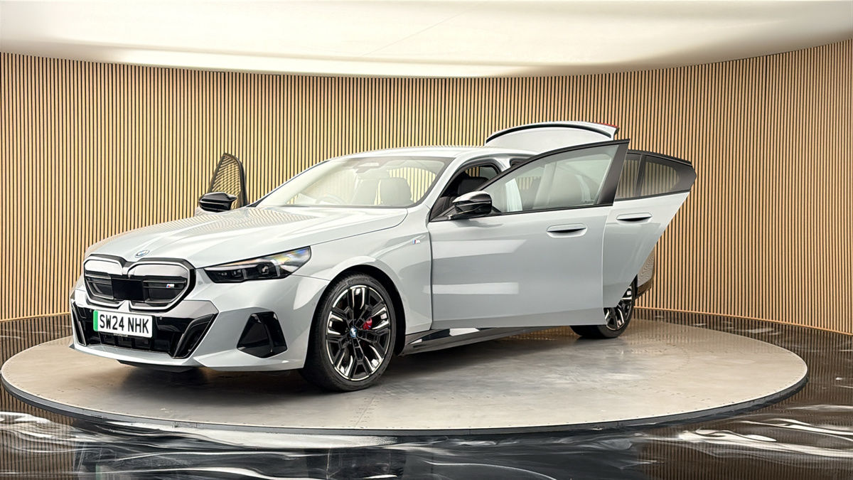 More views of BMW i5