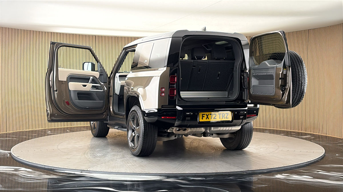 More views of Land Rover Defender 90