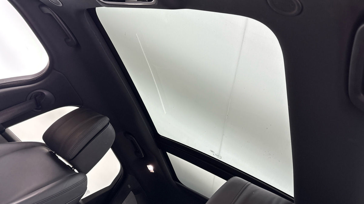 Land Rover Range Rover Velar Image 6