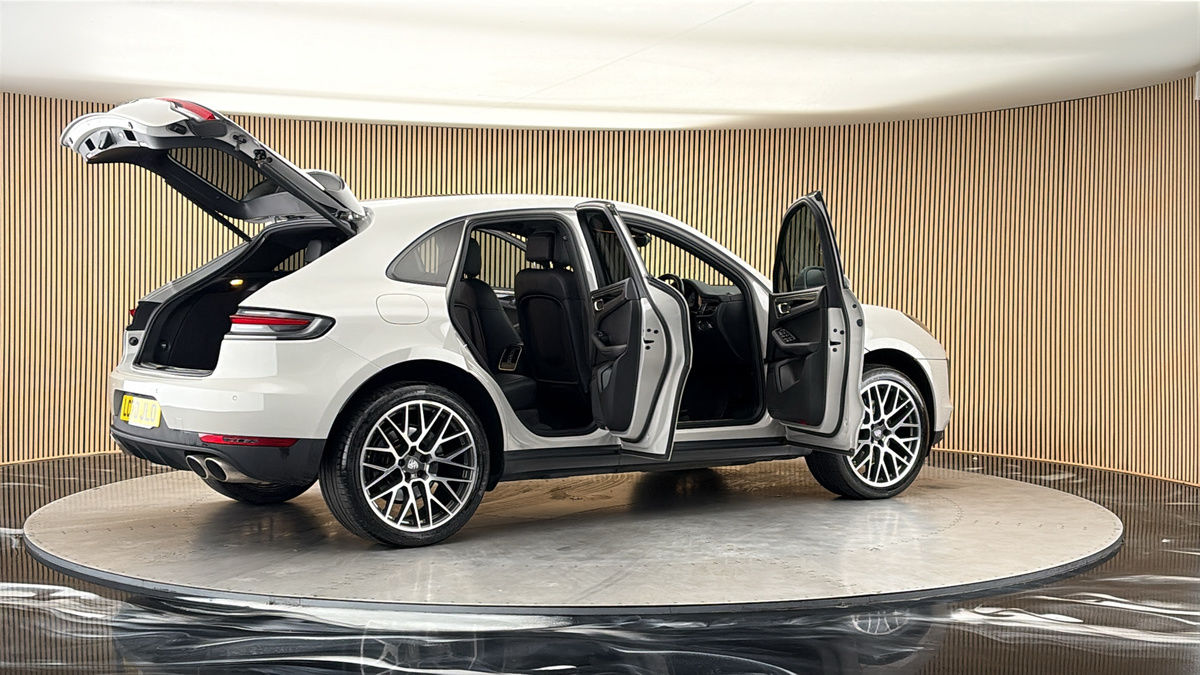 More views of Porsche Macan