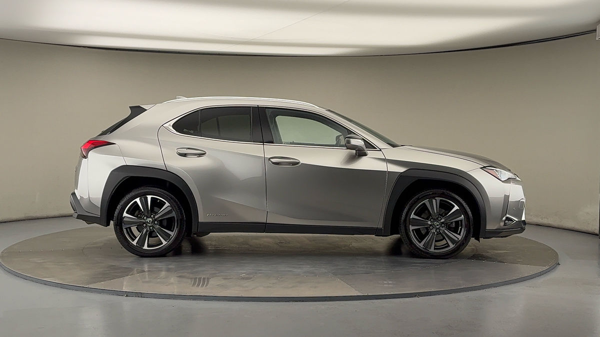 Lexus UX Image 16