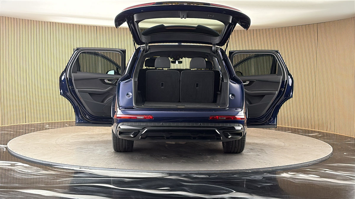 More views of Audi Q7