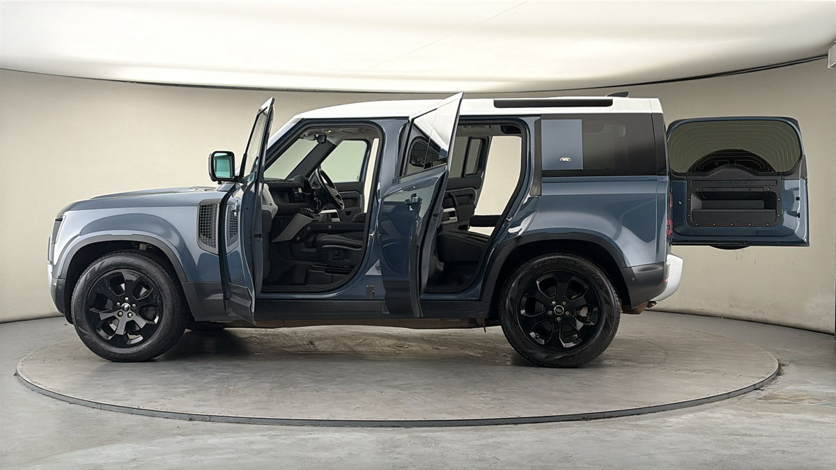 More views of Land Rover Defender 110