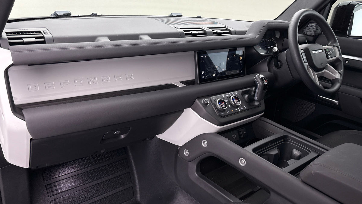 Land Rover Defender 90 Image 8