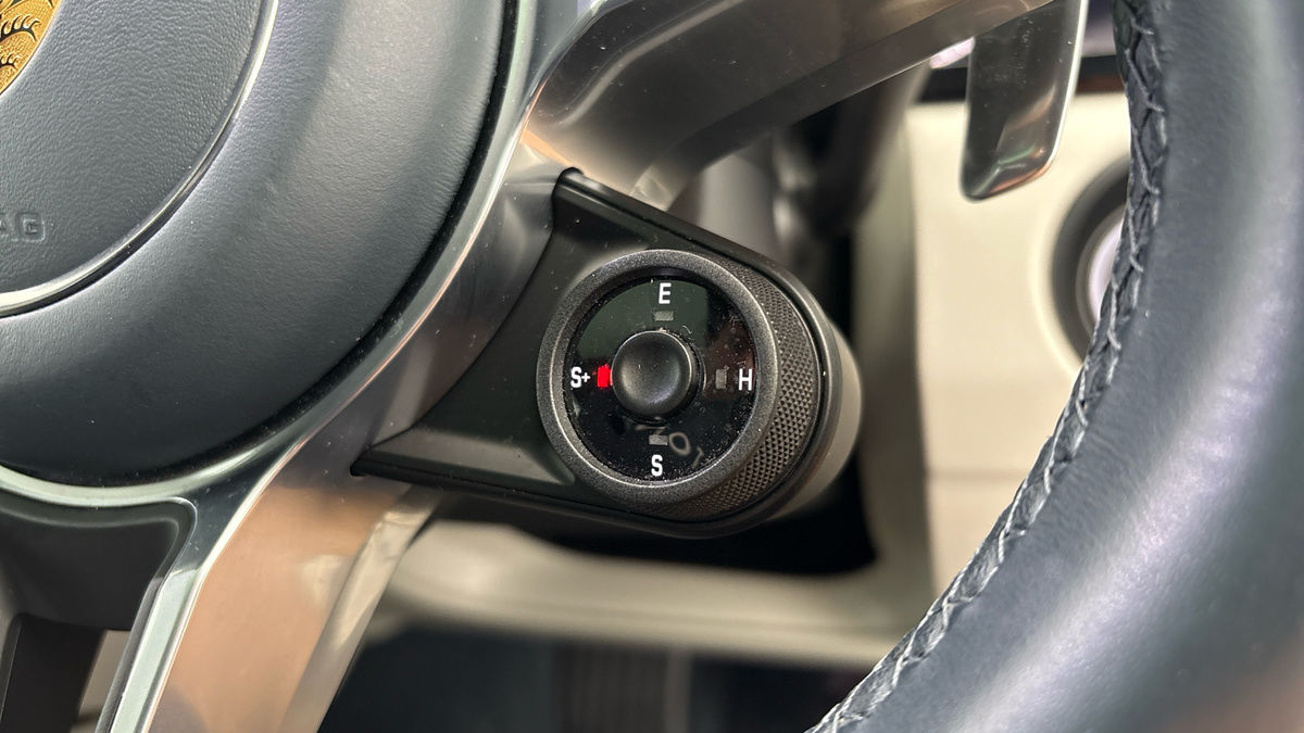 Porsche Cayenne Image 30