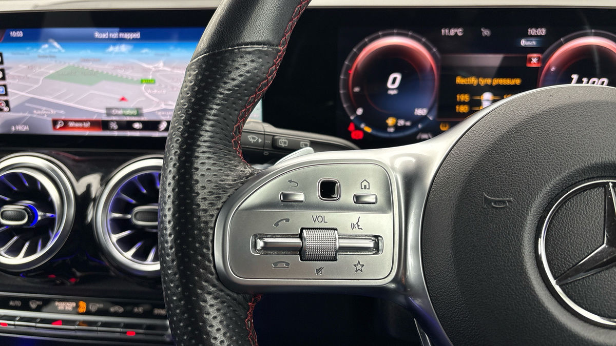 Mercedes-Benz GLB Image 13