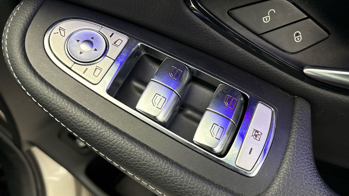 Mercedes-Benz GLC Image 25