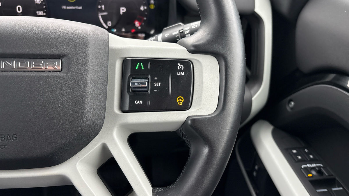 Land Rover Defender 90 Urban Image 14