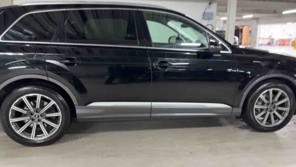 More views of Audi Q7