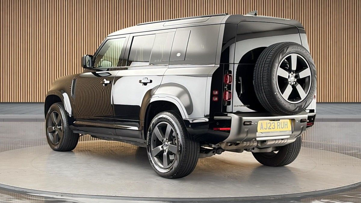 Land Rover Defender 110 Image 2