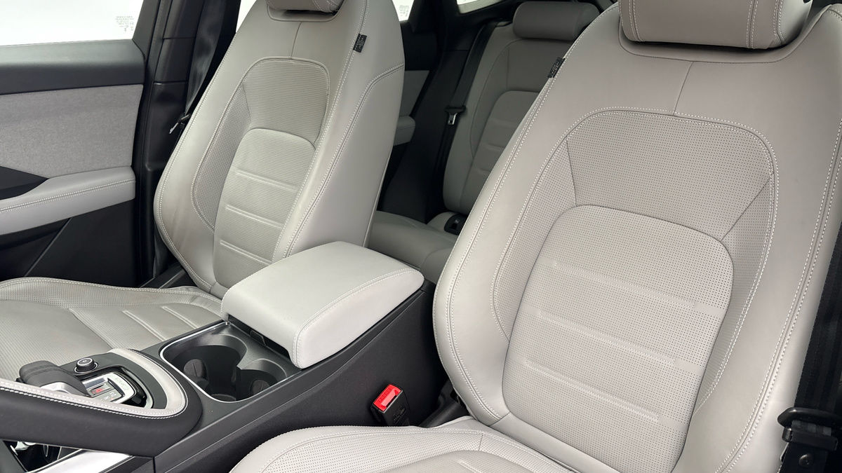 Jaguar E-PACE Image 7