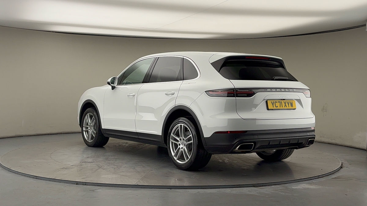 Porsche Cayenne Image 2