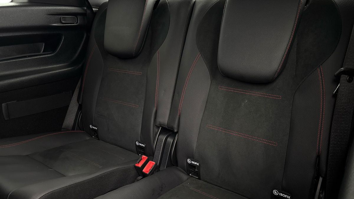 Mercedes-Benz GLB Image 26