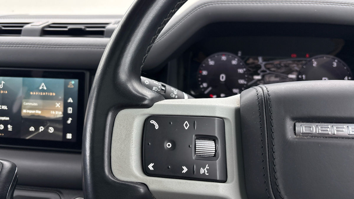 Land Rover Defender 110 Image 13