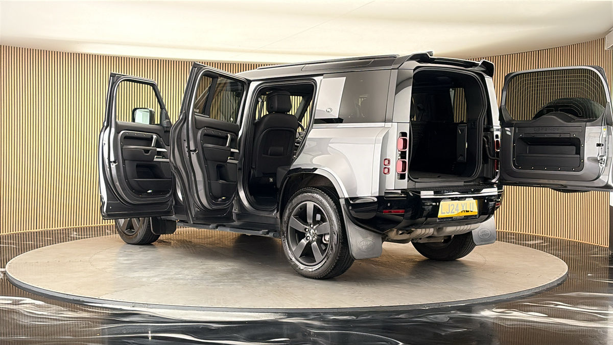 More views of Land Rover Defender 110