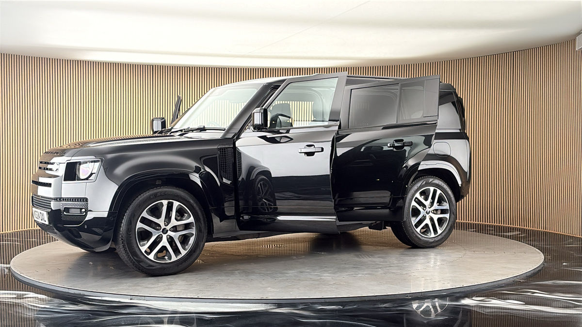 More views of Land Rover Defender 110