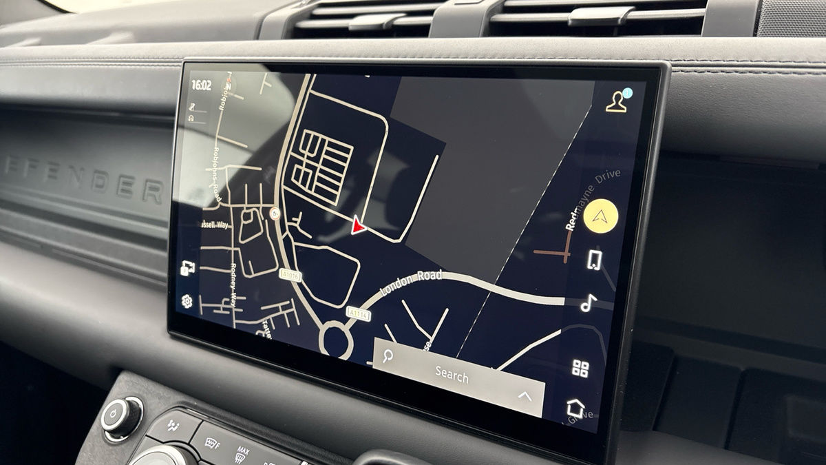 Land Rover Defender 110 Image 17