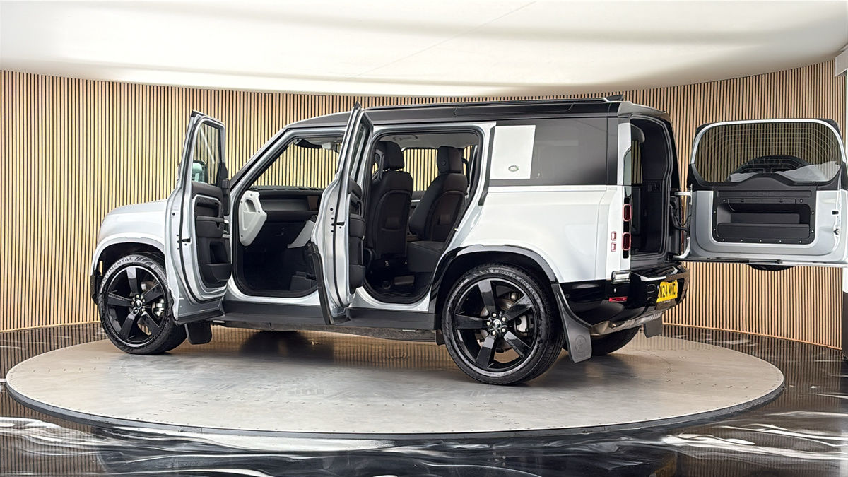 More views of Land Rover Defender 110