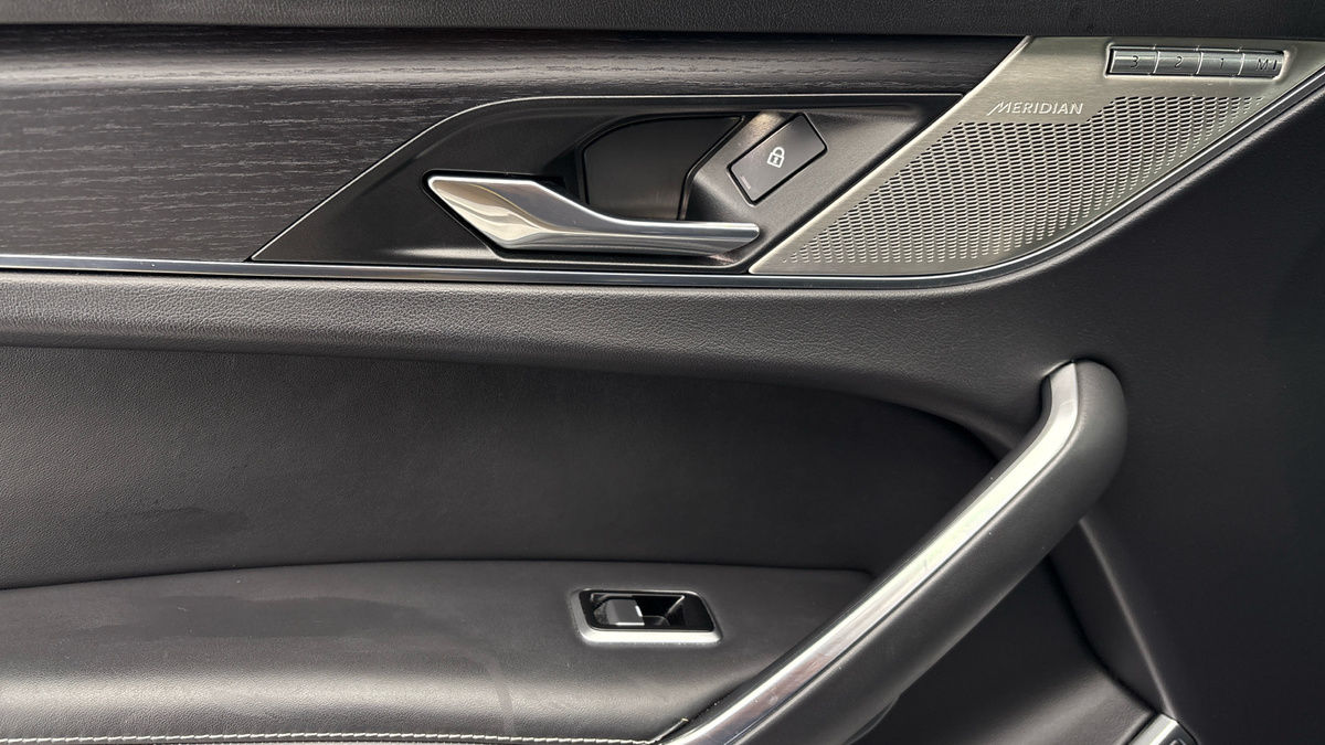 Jaguar F-PACE Image 19