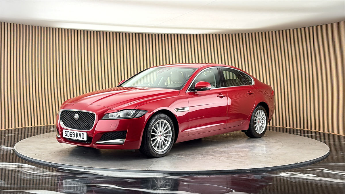 Jaguar XF Image 20
