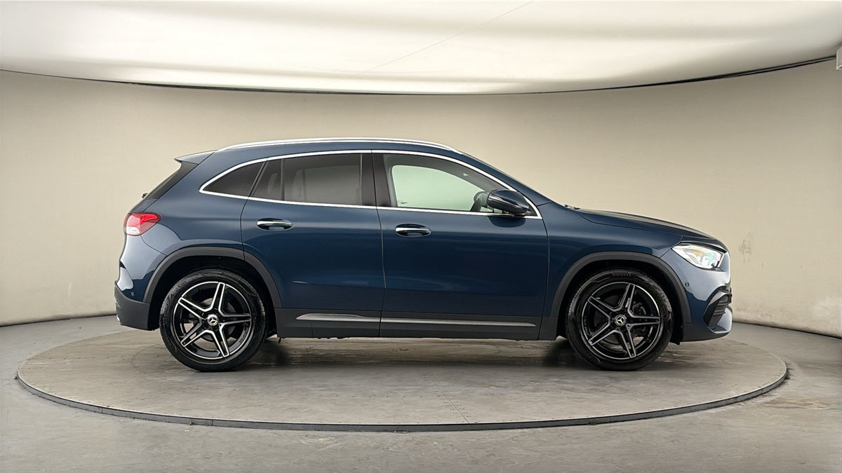 Mercedes-Benz GLA Image 16