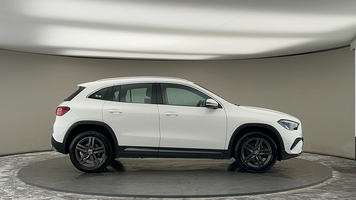 Mercedes-Benz GLA Image 16
