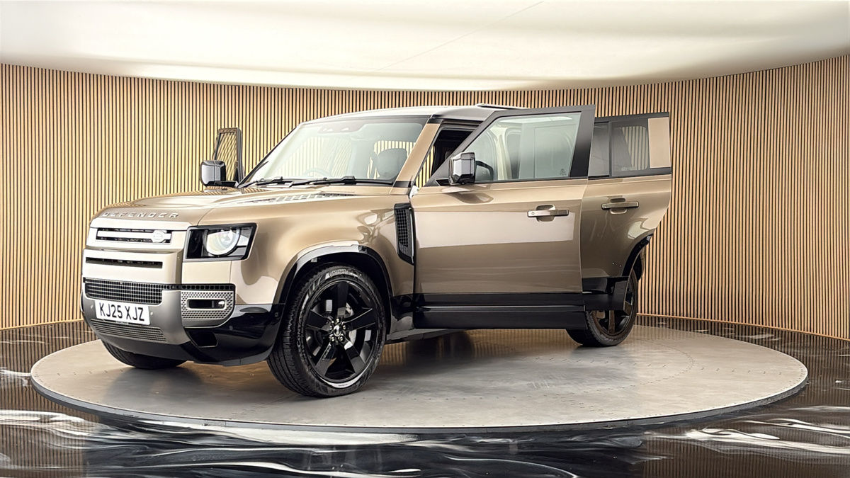More views of Land Rover Defender 110