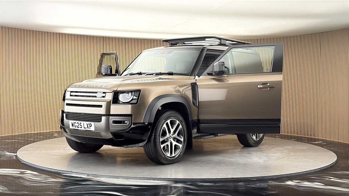 More views of Land Rover Defender 90